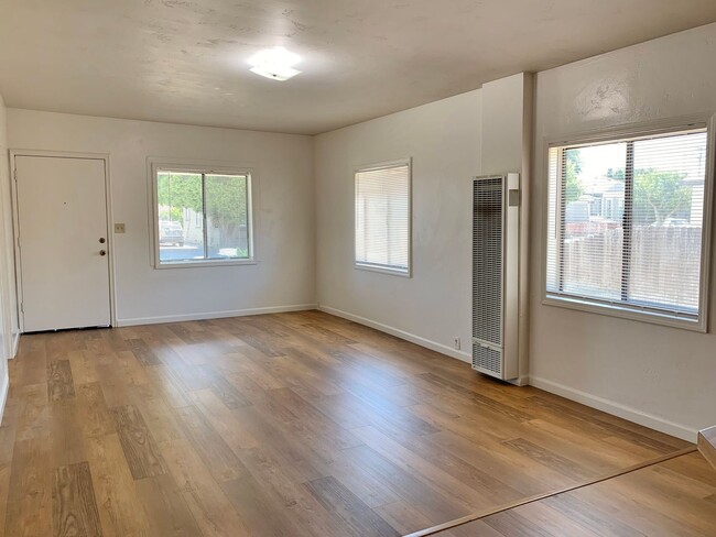 960 East St in Hollister, CA - Foto de edificio - Building Photo