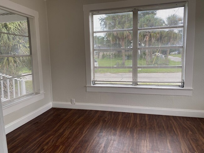 2702 E 19th Ave in Tampa, FL - Building Photo - Building Photo