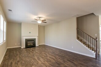 345 Lenore Ct in Hiram, GA - Foto de edificio - Building Photo