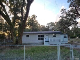 8625 Stockdale Ave in Pensacola, FL - Building Photo