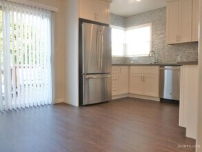 819 9th Ave in San Mateo, CA - Building Photo - Building Photo