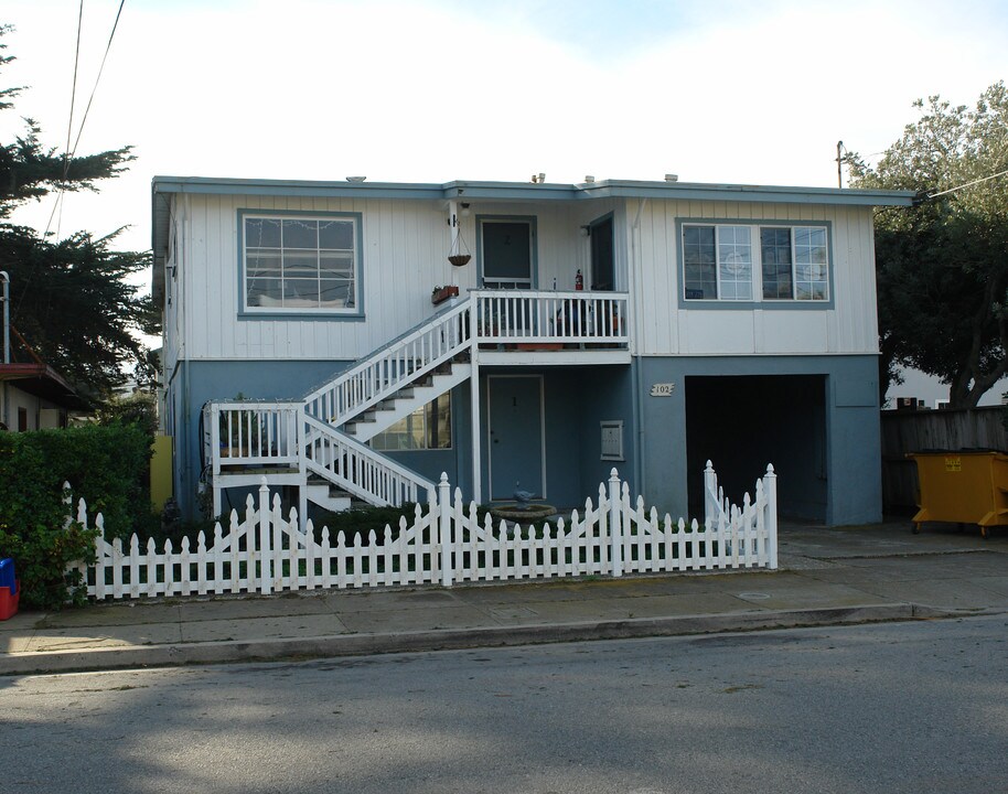 102 Brighton Rd in Pacifica, CA - Building Photo