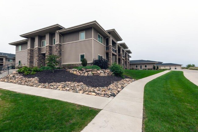 Cardinal South Apartments in Ames, IA - Foto de edificio - Building Photo