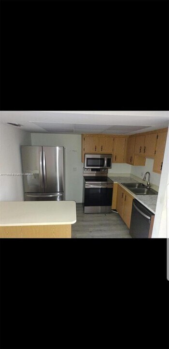 4123 Oak Terrace Dr in Greenacres, FL - Building Photo