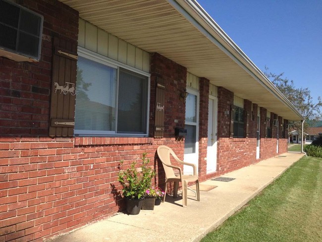 Arbor Crest Apartments in Robinson, IL - Building Photo - Building Photo