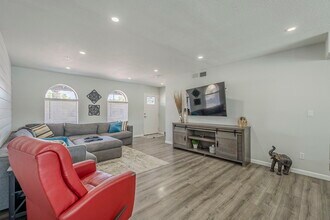 321 E Fremont Dr in Tempe, AZ - Building Photo - Building Photo
