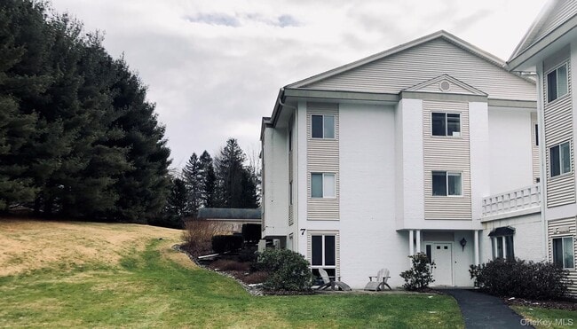 property at 7 Carroll Blvd