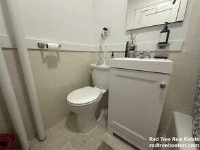 165 Park Dr, Unit #9 in Boston, MA - Foto de edificio - Building Photo