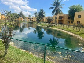 516 NW 114th Ave in Miami, FL - Building Photo