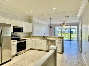 1164 Oxford Ln in Naples, FL - Building Photo - Building Photo