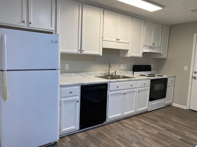 642 Old Humboldt Rd, Unit B in Jackson, TN - Building Photo - Building Photo