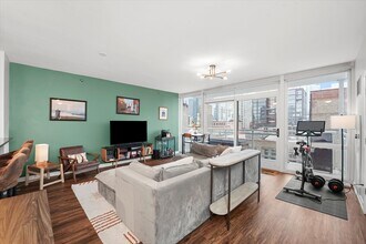 757 N Orleans St in Chicago, IL - Building Photo - Building Photo
