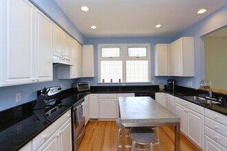 323 Columbia Pl E in Chapel Hill, NC - Building Photo - Building Photo