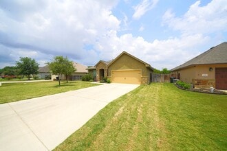 15420 Dell Ln in Selma, TX - Building Photo - Building Photo