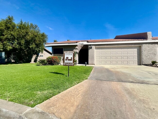 property at 44280 E Sundown Crest Dr