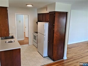 522 Maple Ave in Ridgewood, NJ - Building Photo - Building Photo