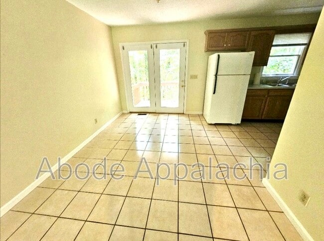 269 Peach Orchard Dr in Pikeville, KY - Building Photo - Building Photo