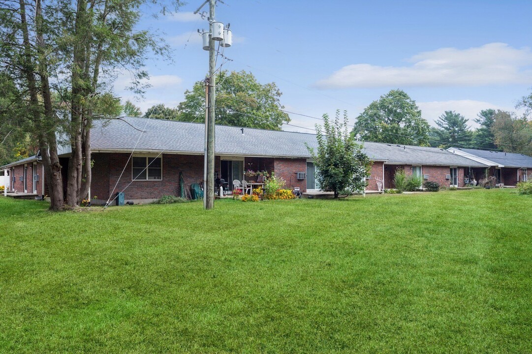 Pinney Brook in Ellington, CT - Building Photo