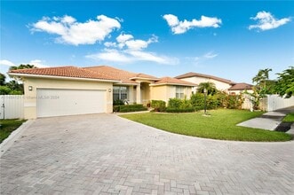 15991 SW 150th St in Miami, FL - Foto de edificio - Building Photo