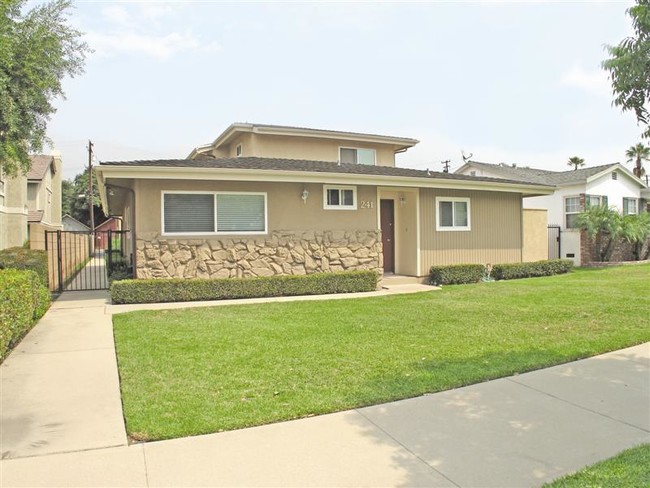 241 E Dexter St in Covina, CA - Building Photo - Building Photo