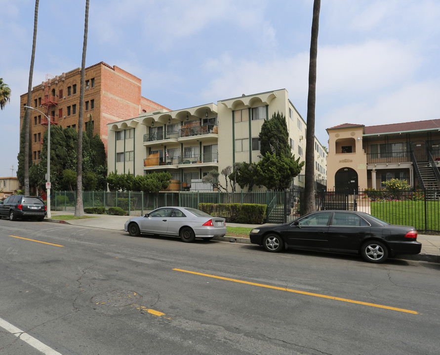 320 S Alexandria Ave in Los Angeles, CA - Building Photo