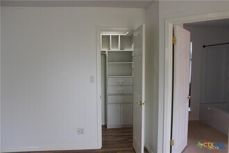 223 Ridgewood Dr in Victoria, TX - Building Photo - Building Photo