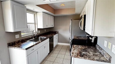 3935 Middlesex Pl in Sarasota, FL - Building Photo - Building Photo