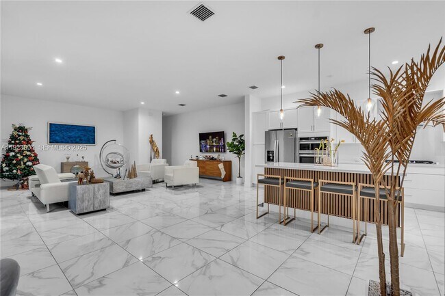 4363 NW 81st Ave in Doral, FL - Building Photo - Building Photo