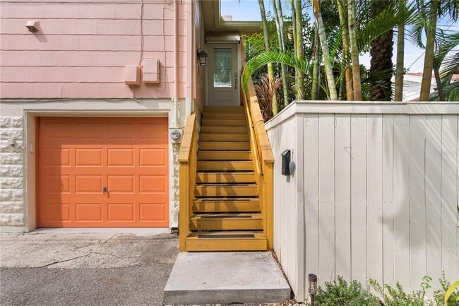 1716 Oak St NE in St. Petersburg, FL - Building Photo - Building Photo