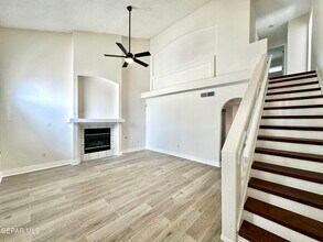 12277 Red Sun Dr in El Paso, TX - Foto de edificio - Building Photo