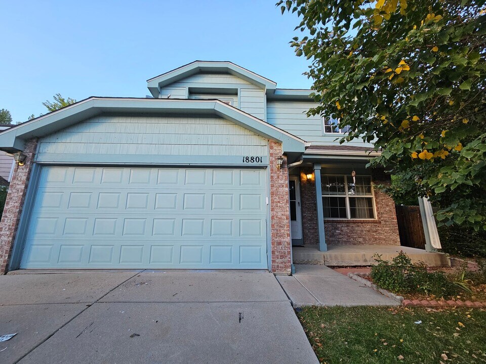 18801 E Linvale Cir in Aurora, CO - Building Photo