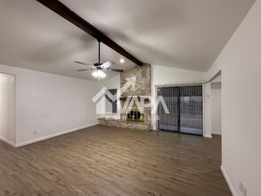 14311 Arrowood in San Antonio, TX - Foto de edificio - Building Photo