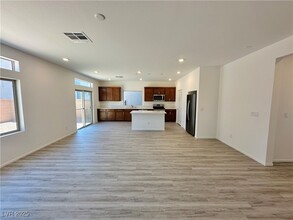 10214 Bloom Quick Ct in Las Vegas, NV - Building Photo - Building Photo