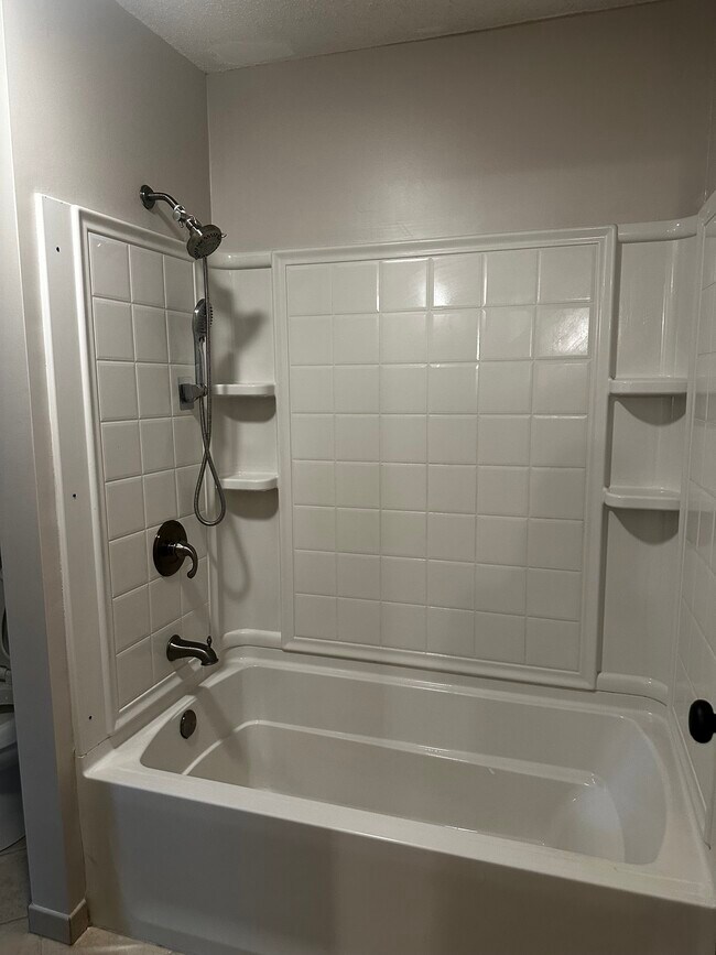 4B Kimberly Ct in Clifton Park, NY - Building Photo - Building Photo