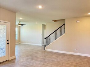 7308 Roaring Springs Rd in Arlington, TX - Foto de edificio - Building Photo