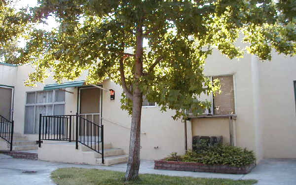 Beverly Court in Tracy, CA - Foto de edificio - Building Photo