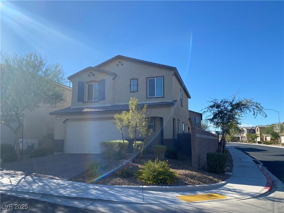 1251 Dorado Sea Ct in Henderson, NV - Building Photo