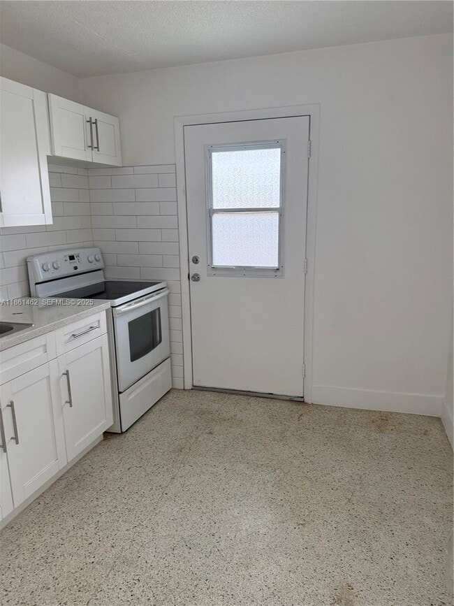 55 W 7th St-Unit -16 in Hialeah, FL - Building Photo - Building Photo