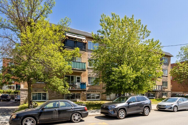 4200 Bouchette Rue in Montréal, QC - Building Photo - Building Photo