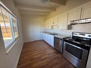 1425 S School St in Lodi, CA - Building Photo - Building Photo