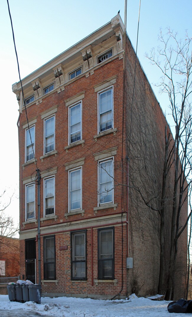 451 W McMicken Ave in Cincinnati, OH - Building Photo - Building Photo