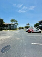 850 Hill Dr in West Palm Beach, FL - Building Photo - Building Photo