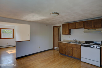 460 Maple Ave in Saratoga Springs, NY - Building Photo - Building Photo