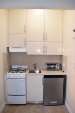 30 E 95th St in New York, NY - Building Photo - Building Photo