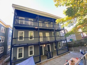 108 Hyde Park Ave, Unit 1 in Boston, MA - Building Photo - Building Photo