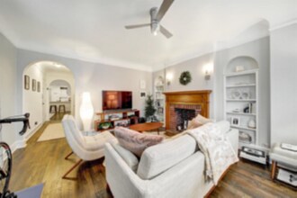 4827 Lee St, Unit Apt 3 in Skokie, IL - Foto de edificio - Building Photo