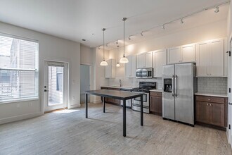Peake Apartments in Grandview Heights, OH - Building Photo - Interior Photo