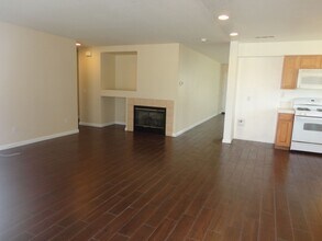 38218 Armstrong Dr in Palmdale, CA - Foto de edificio - Building Photo