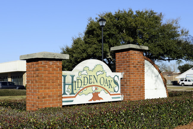 Hidden Oaks Apartments in Biloxi, MS - Foto de edificio - Building Photo