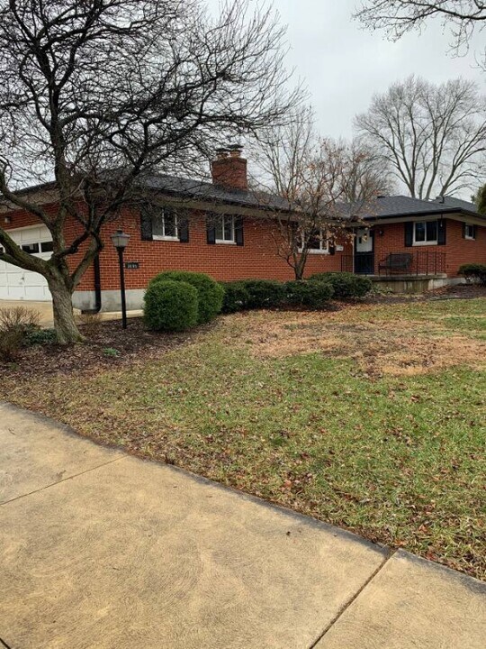 2095 S Linda Dr in Bellbrook, OH - Building Photo